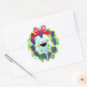 Rode Wijndruiven Vakantiekrans met Wijnglas Ronde Sticker (Envelop)