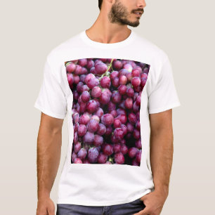 Rode wijndruiven: weelderige achtergrond. t-shirt