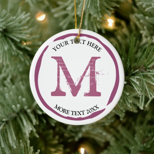 Rode wijnvlek ring met monogram Kerstmis Keramisch Ornament (Boom)