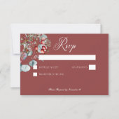 Rode Winter Pine Berries Eucalyptus Wedding RSVP Kaartje (Voorkant)