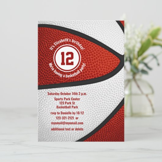 rode witte basketbal jongens verjaardagsfeest kaart (Staand voorkant)