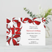 Rode witte basketballen meisjes verjaardagsfeestje kaart (Staand voorkant)