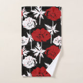 Rode, witte bloemen op zwart. bad handdoek (Handdoek)