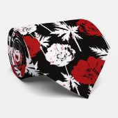 Rode, witte bloemen op zwart. stropdas (Opgerold)