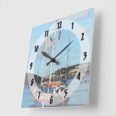 Rode, Witte en Blauwe Boot bij St. Thomas Vierkante Klok (Hoek)