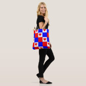 Rode, witte en blauwe cheques tote bag (Op model)
