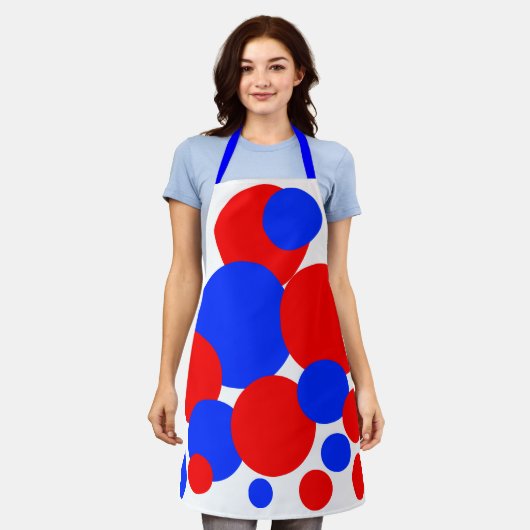 Rode, witte en blauwe pokkendots schort (Gedragen)