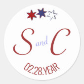 Rode witte en blauwe sterren Eerste Initiaal Ronde Sticker (Voorkant)