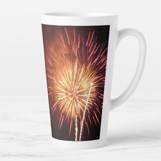 Rode, Witte en Blauwe Vuurwerk I Patriottisch Latte Mok (Rechts)