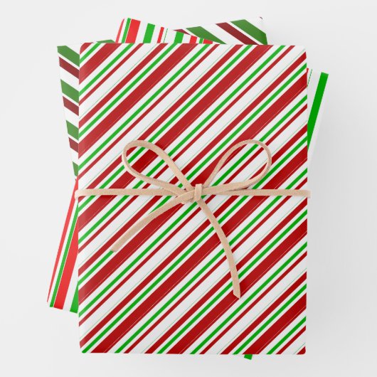 Rode, witte, groene kerststijlstrepen inpakpapier vel (In situ)