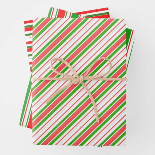 Rode, witte, groene kerststijlstrepen inpakpapier vel (In situ)