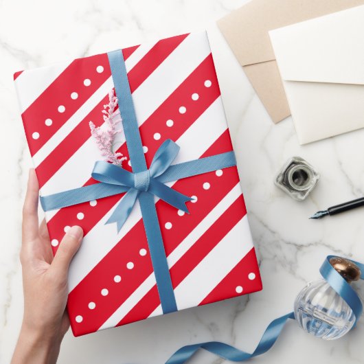 Rode witte lijnen Stippen kerst Cadeaupapier (Geschenken)