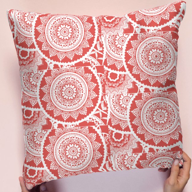 Rode & Witte Mandala Patroon Worp Kussen (Creator heeft geüpload)