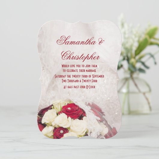 Rode witte roos boeket en jurk bruiloft kaart (Staand voorkant)