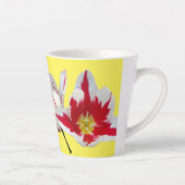 Rode witte tulpen sluiten gele latte Mok (Rechts)