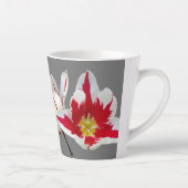 Rode witte tulpen sluiten grijze latte Mok (Rechts)
