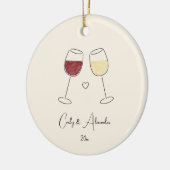 Rode witte wijn getrouwd verloofd Jubileum paar Keramisch Ornament (Links)