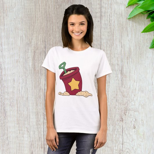 Rode zandemmer met ster en schep t-shirt