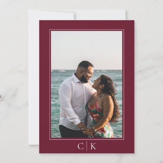 Rode zeesterren monogram foto save the date (Achterkant)