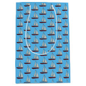 Rode zeilboot medium cadeauzakje (Voorkant)