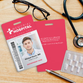 Rode ziekenhuis ID-badge met foto en barcode Badge