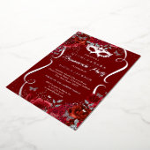 Rode Zilveren Bloemige Scroll Maskerade Quinceaner Folie Uitnodiging (Gedraaid)