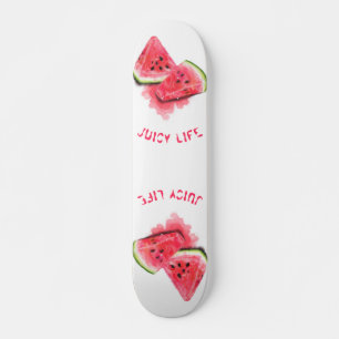 Rode zoete juicy watermeloenen — gebak — vers persoonlijk skateboard