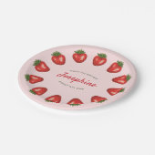 Rode zomer aardbeien op roze verjaardag papieren bordje (Gekanteld)