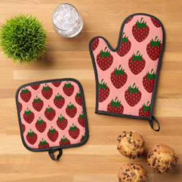 Rode Zomer Aardbeien op Zacht Roze Ovenwant & Pannenlap Set