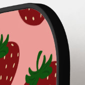 Rode Zomer Aardbeien op Zacht Roze Pickleball Paddle (Links Detail)