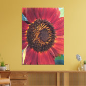 Rode Zonnebloem Verpakte Canvas print (Insitu (Woonkamer))