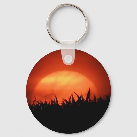 Rode zonsondergang achter zwart gras sleutelhanger (Voorkant)