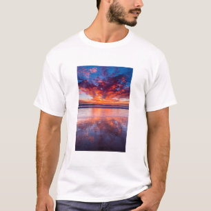 Rode zonsondergang boven de zee, Californië T-shirt