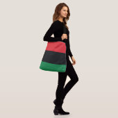 Rode, zwarte en groene vlag crossbody tas (Op model)