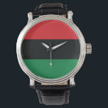 Rode, zwarte en groene vlag horloge<br><div class="desc">De drie Pan-Afrikaanse kleuren op de vlag vertegenwoordigen: RED: het bloed dat alle mensen van de zwarte Afrikaanse afstamming verenigt en voor bevrijding zorgt; BLACK: zwarte mensen wier bestaan als natie, maar niet als natie, wordt bevestigd door het bestaan van de vlag; en GREEN: de overvloed aan natuurlijke rijkdom van...</div>