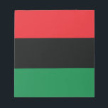 Rode, zwarte en groene vlag notitieblok<br><div class="desc">De drie Pan-Afrikaanse kleuren op de vlag vertegenwoordigen: RED: het bloed dat alle mensen van de zwarte Afrikaanse afstamming verenigt en voor bevrijding zorgt; BLACK: zwarte mensen wier bestaan als natie, maar niet als natie, wordt bevestigd door het bestaan van de vlag; en GREEN: de overvloed aan natuurlijke rijkdom van...</div>
