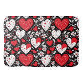 Rode, zwarte en witte harten en bloemen badmat (Voorkant)