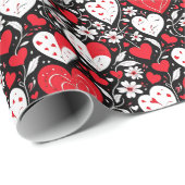 Rode, zwarte en witte harten en bloemen cadeaupapier (Rol Hoek)