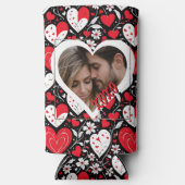 Rode, zwarte en witte harten en bloemen foto seltzer blikjeskoeler (Voorkant)