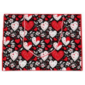 Rode, zwarte en witte harten en bloemen groot cadeauzakje (Voorkant)