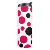 Rode zwarte erwten retro op witte achtergrond thermosbeker (Gedraaid links)