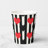 Rode zwarte harten op zwarte witte strepen papieren bekers (Links)