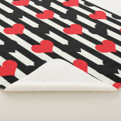 Rode zwarte harten op zwarte witte strepen sherpa deken (3/4)
