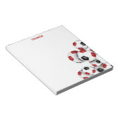 Rode zwarte voetballen accent aangepaste naam notitieblok (Schuin)