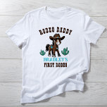 Rodeo daddy cowboy paard verjaardagsfeestje matchi t-shirt<br><div class="desc">Rodeo daddy Eerste Rodeo schattige cowboy baby paard verjaardagsfeestje gepersonaliseerd t-shirt,  schattig bruin baby paard in een cowboys pet en versierd zadel op Arizona landschap voor cowboys western thema verjaardagsfeestje,  verjaardagsfotoshoot bijpassend familie shirt,  foto rekwisieten.</div>