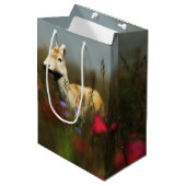 Roe in een Meadow Gift Bag Medium Cadeauzakje (Voorkant Gekanteld)