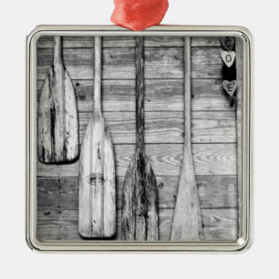 Roeispanen hangen aan houten schuur in Big Cypress Metalen Ornament