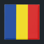Roemenië Flag Magnet<br><div class="desc">Decoratieve magneet met de vlag van Roemenië - pas het aan: pas afbeeldingen aan; voeg een naam/slogan voor persoonlijke cadeaus toe; voeg een bedrijf/club logo voor promotionele artikelen © 2008 FlagAndMap toe.</div>