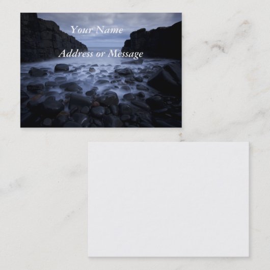 Roep en rotsen langs de oceaankust. visitekaartje (Voorkant / Achterkant)