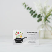 Roer het bakken van groenten in gietijzeren pan visitekaartje (Staand voorkant)